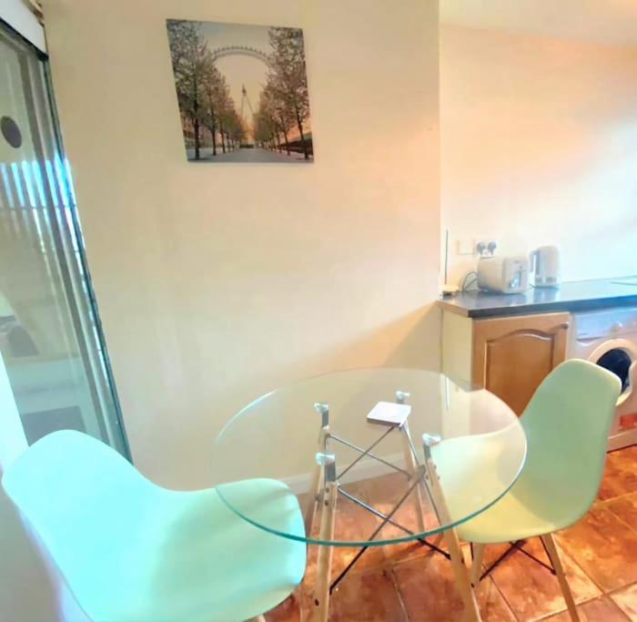 Evo A - Gravesend 1 Bedroom Apartment Eksteriør bilde